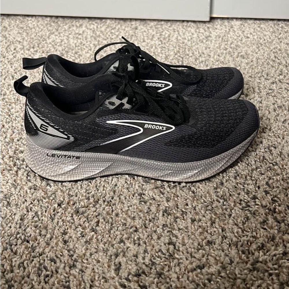 Brooks Levitate 6 - Size 7